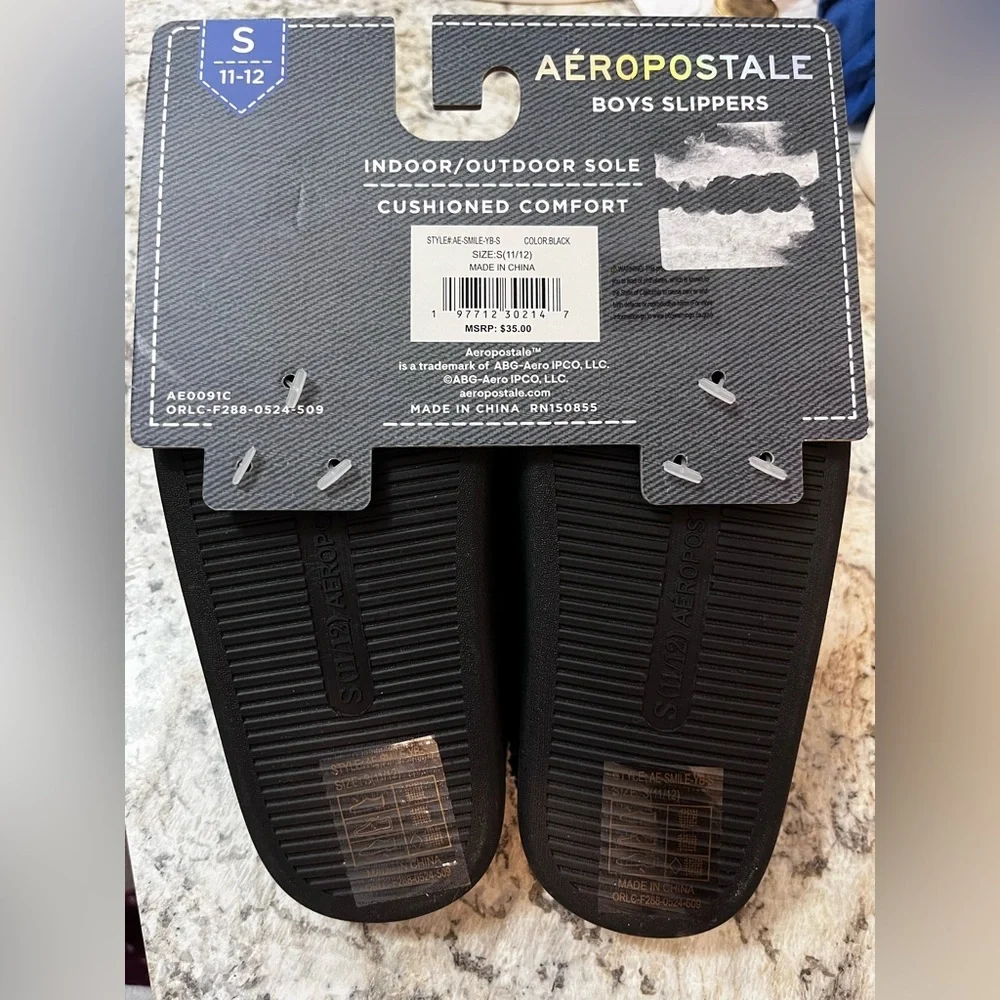 Aeropostale Boys Black Slippers 11/12
